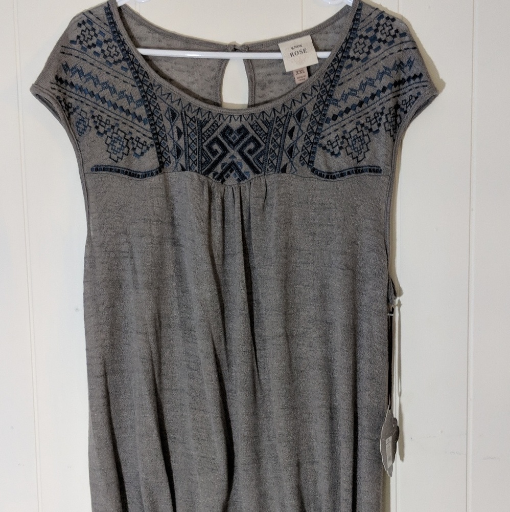 Lightweight Sleeveless Sweater Top